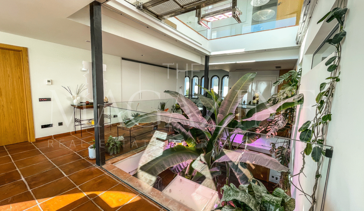 C0B9E599-B816-48F1-A616-BC98842E8ECF